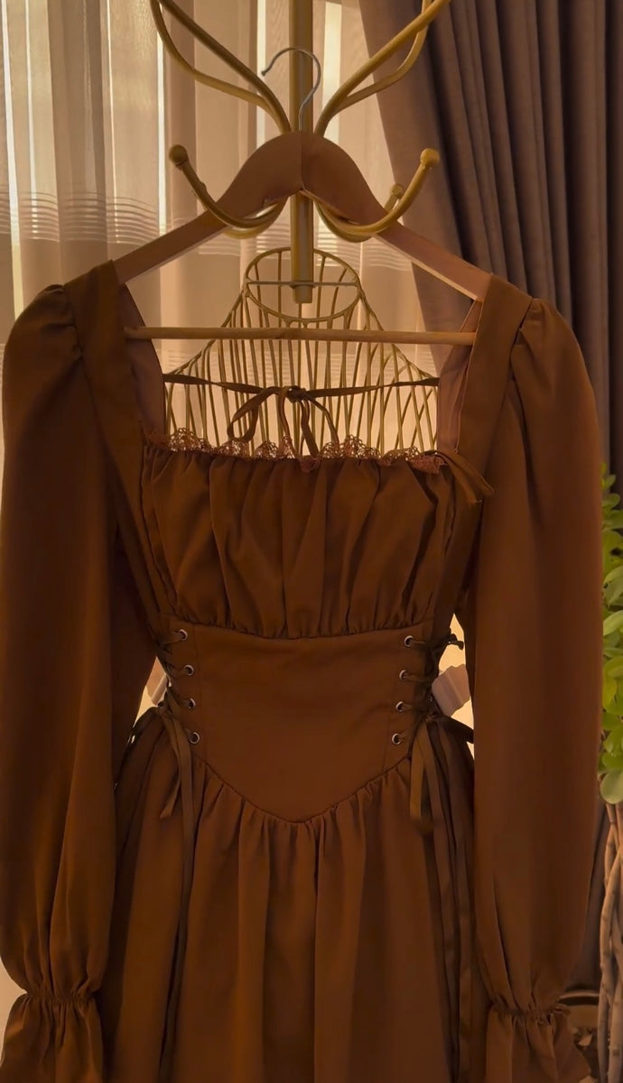 Brown Emily Chic – Komal Rehman